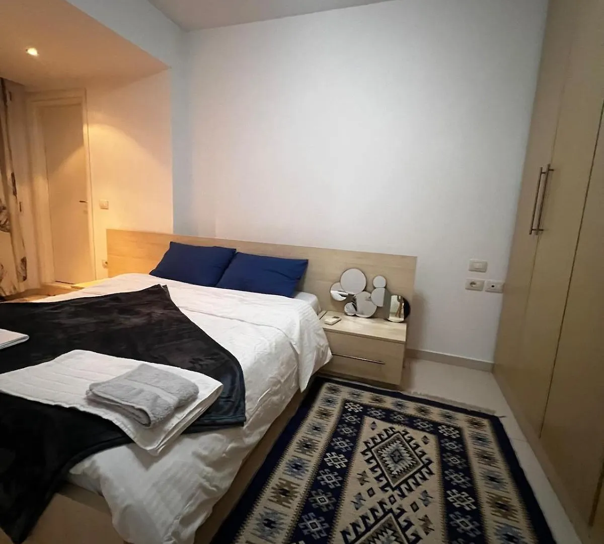 Cozy Apartment At City Lake Tirana