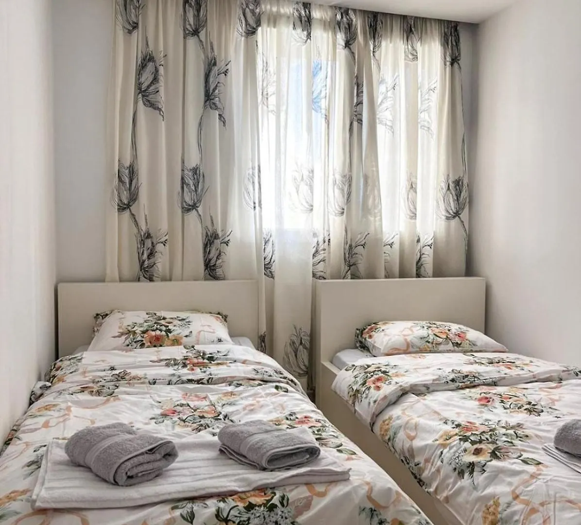 Cozy Apartment At City Lake Tirana Albania