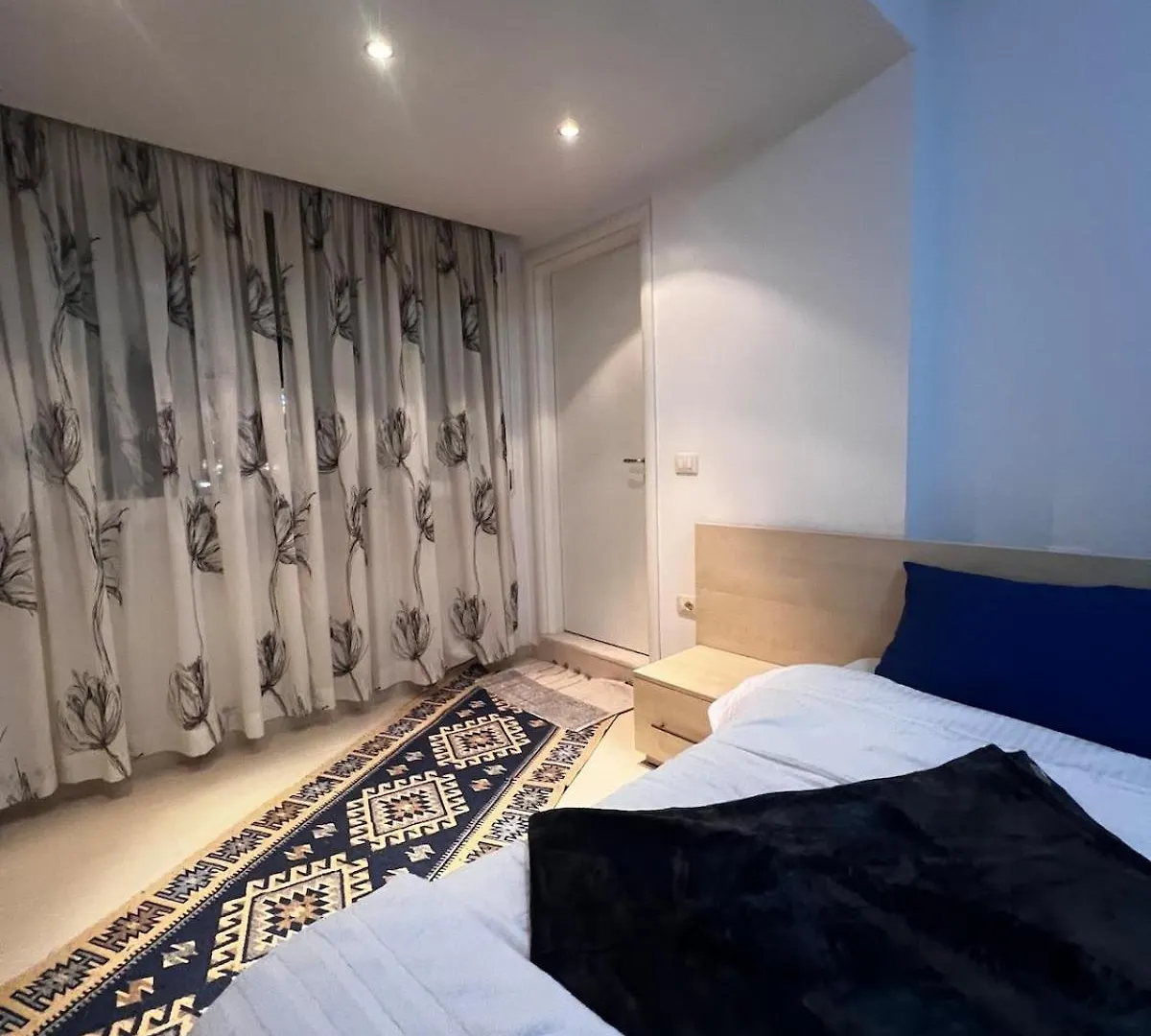 Cozy Apartment At City Lake Tirana Albania