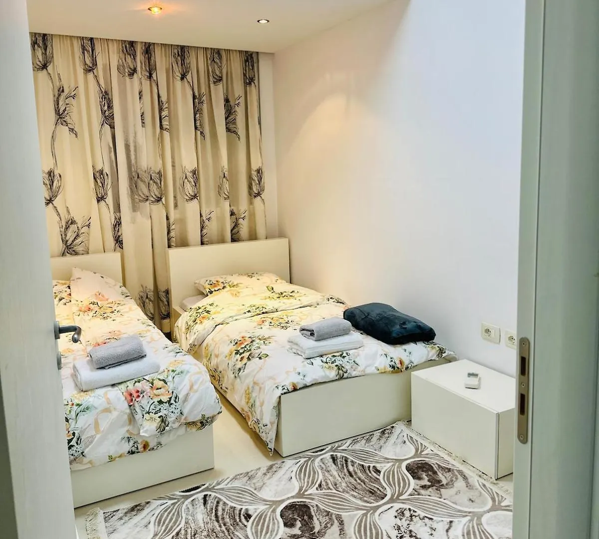 Cozy Apartment At City Lake Tirana