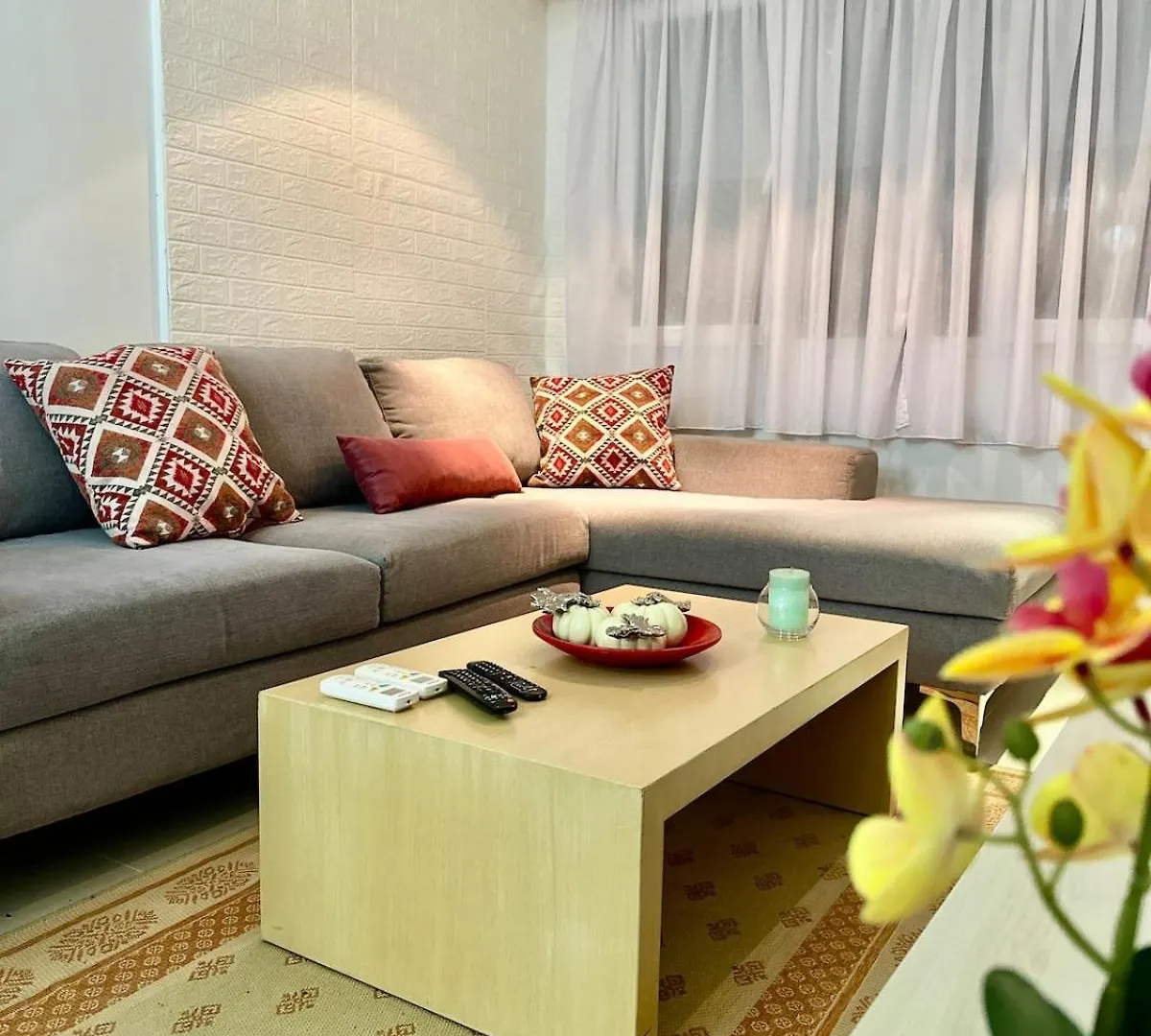 Cozy Apartment At City Lake Tirana 0*,