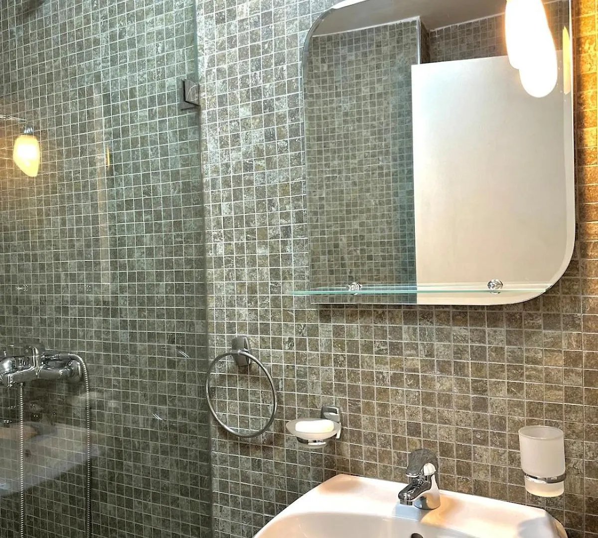 Cozy Apartment At City Lake Tirana